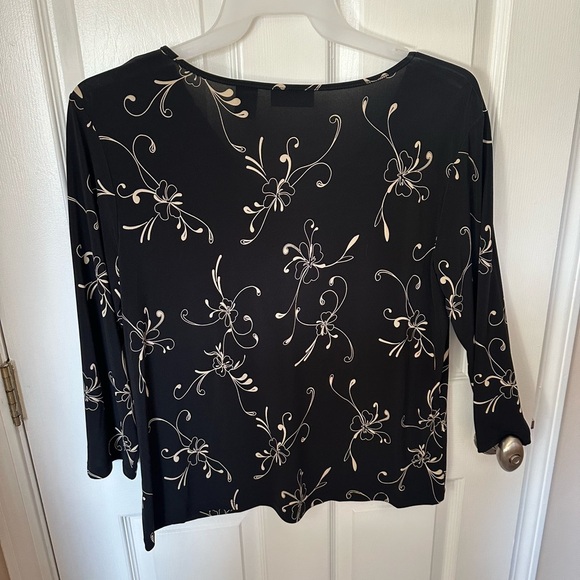 Apostrophe Women’s Top - Picture 2 of 3